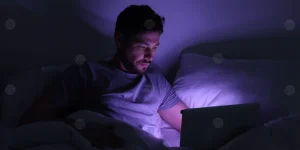 تأثير مشاهدة الأفلام الإباحية على النفس والمجتمع: كيف يمكن أن تغيّر حياتك؟